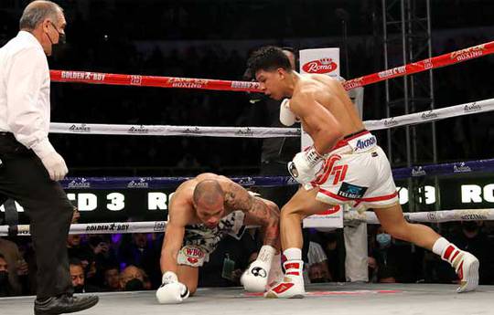 Munguia stopped Ballard in the third round