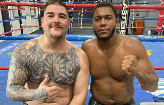 Ruiz Jr. spars with Hunter