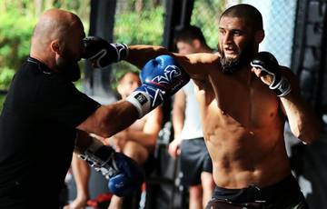 Ismailov showed fragments of hard sparring with Chimaev