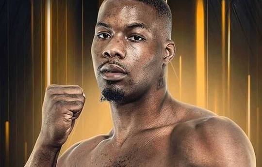 What time is Devon Young vs Calvin Barnett tonight? Ringwalks, schedule, streaming links
