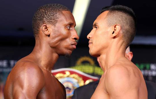 What time is Bruce Carrington vs Brayan De Gracia tonight? Ringwalks, schedule, streaming links