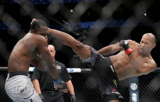 Souza knocks Brunson out in the first round (video)