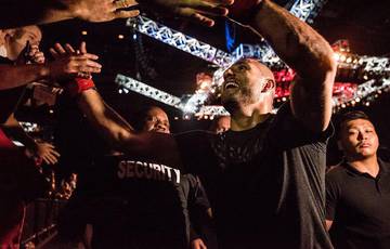 Саки дебютировал в UFC с яркой победы нокаутом (видео)