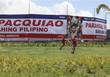 Плакат с рекламой празднования победы Мэнни Паккьяо над Рикки Хэттоном в Маниле (Филиппины)