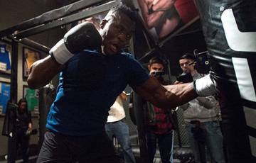 Нганну тренирует «ударку» к бою с Льюисом (видео)