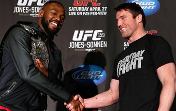 Sonnen on fighting Jones: "It's like being trapped in a cage with a bear"