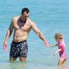 Wladimir Klitschko demonstrates the perfect shape on vacation with his daughter 3