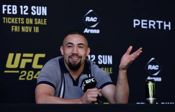 Whittaker chose favorite in Strickland-Du Plessis fight