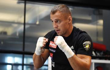 Briedis hits the pads before Usyk fight