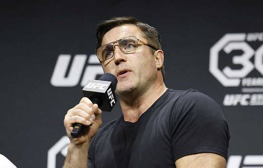 Sonnen reacted to Cormier's suggestion to make the McGregor - Chandler fight a title fight