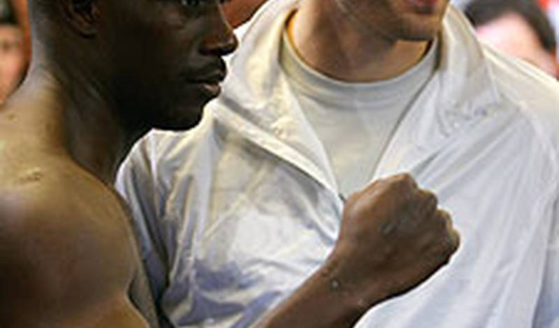 Владимир Кличко и Элизео Кастильо на открытой тренировке перед боем
