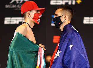 Moloney and Baez make weight