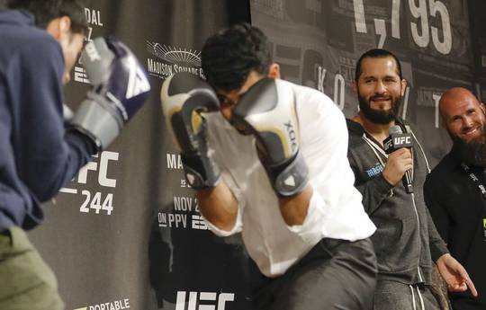 Masvidal arranges sparring between fans