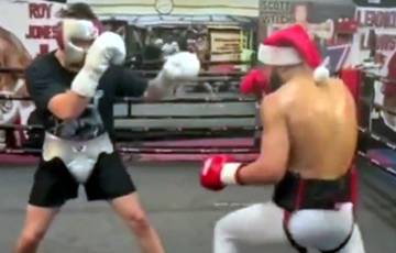 Chris Eubank Jr tuvo un sparring "navideño" (vídeo)