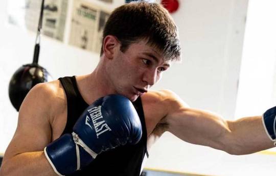 Hoe laat is Edward Hardy vs Darwin Martinez vanavond? Ringwalks, schema, streaming links