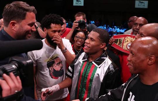 Devin Haney vs Jorge Linares on April 17 for the WBC title