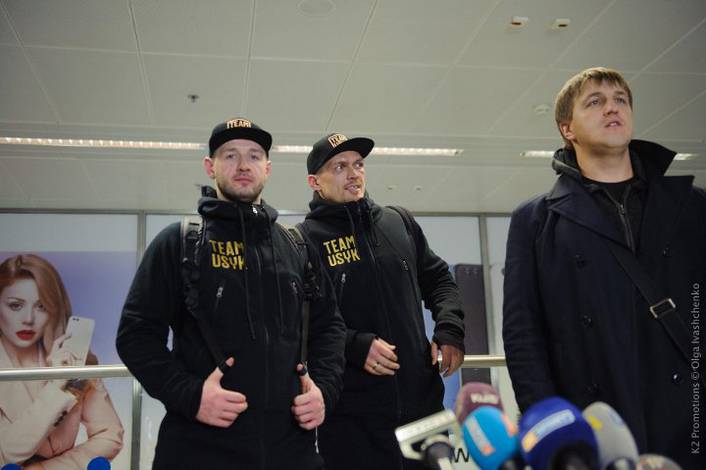 Usyk arrives in Ukraine as a hero (photo + video)