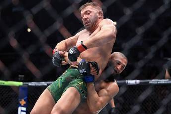 Rogan noted the overwhelming superiority of Chimaev over du Plessis in grappling