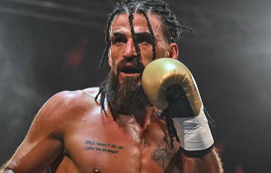 What time is Karwan Al Bewani vs Sándor Megyesi tonight? Ringwalks, schedule, streaming links