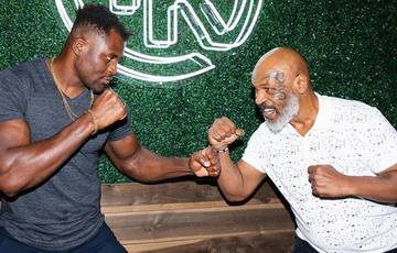 Tyson noemde zichzelf geen coach, maar een mentor voor Ngannou