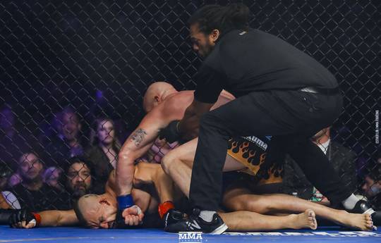Ortiz knocks Liddell out in the first round (video)
