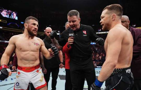 Махачев дав прогноз на третій бій Двалішвілі з Яном