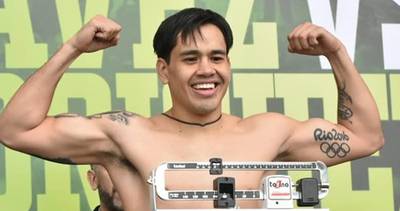 What time is Omar Chavez vs Misael Rodriguez tonight? Ringwalks, schedule, streaming links