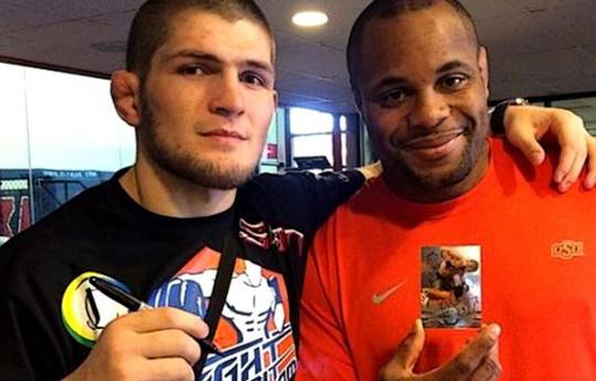 Khabib supports Cormier before his rematch with Miocic