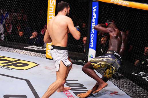 Adesanya verliert durch K.o. und andere Ergebnisse von der UFC Fight Night 250 Show