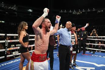 Sandor Martin defeats Mikey Garcia