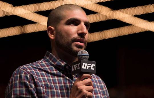 Helwani: "The Makhachev-Chandler fight is not in the UFC's plans"
