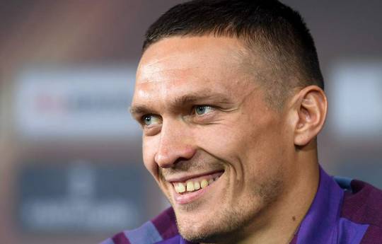 Usyk spoke about his attitude to alcohol: “I have a lot of different blue at home”