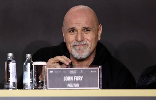 Fury's father says Usyk's decision to fight Dubois was a mistake