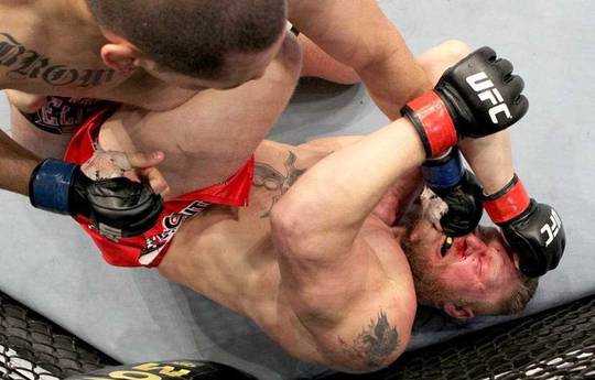 Lesnar gegen Velasquez bei UFC 121: Wie Brock Lesnars Krankheit den Titelkampf überschattete