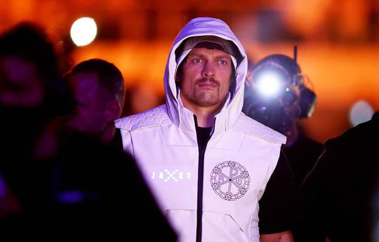 Усик дал прогноз на бой Фьюри с Джошуа
