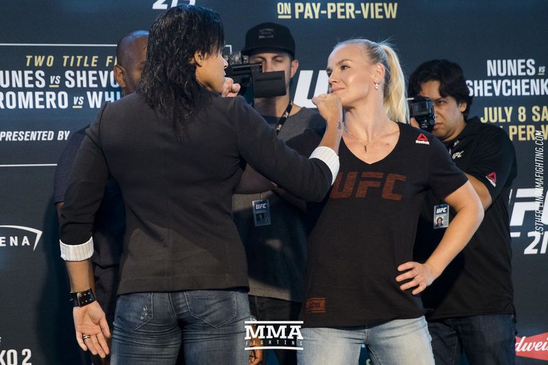 Аманда Нуньес и Валентина Шевченко, фото: MMA Fighting Аманда Нуньес и Валентина Шевченко, фото: MMA Fighting