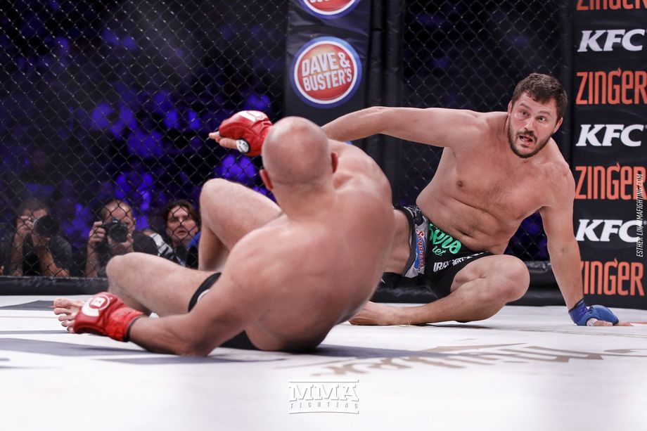 Митрион не оставил шансов Емельяненко, фото: MMA Fighting