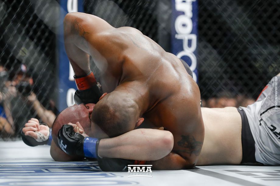 Даниэль Кормье без проблем разобрался с Волканом Оздемиром, фото: MMA Fighting