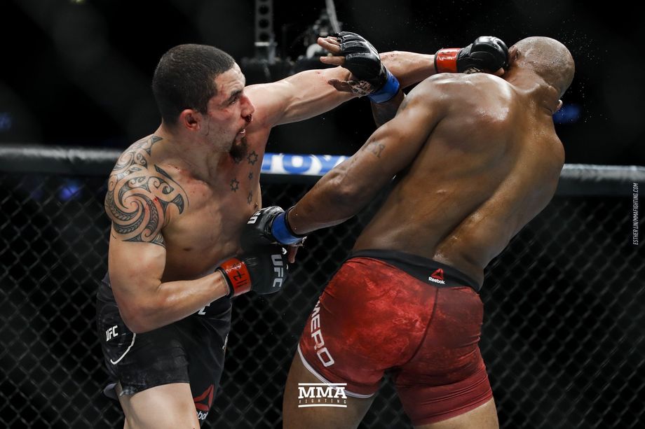Robert Whittaker vs Yoel Romero, photo: MMA Fighting