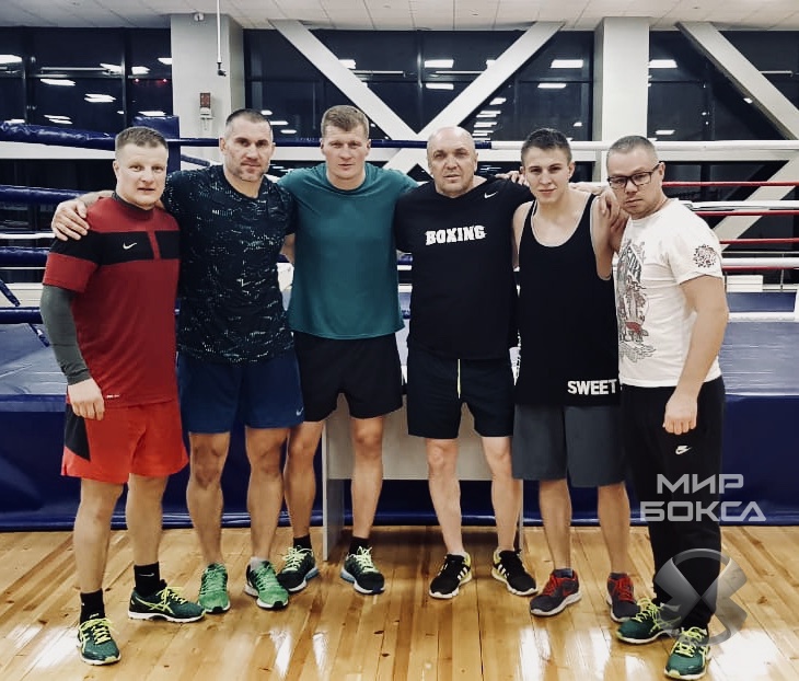 Alexander Povetkin with his team