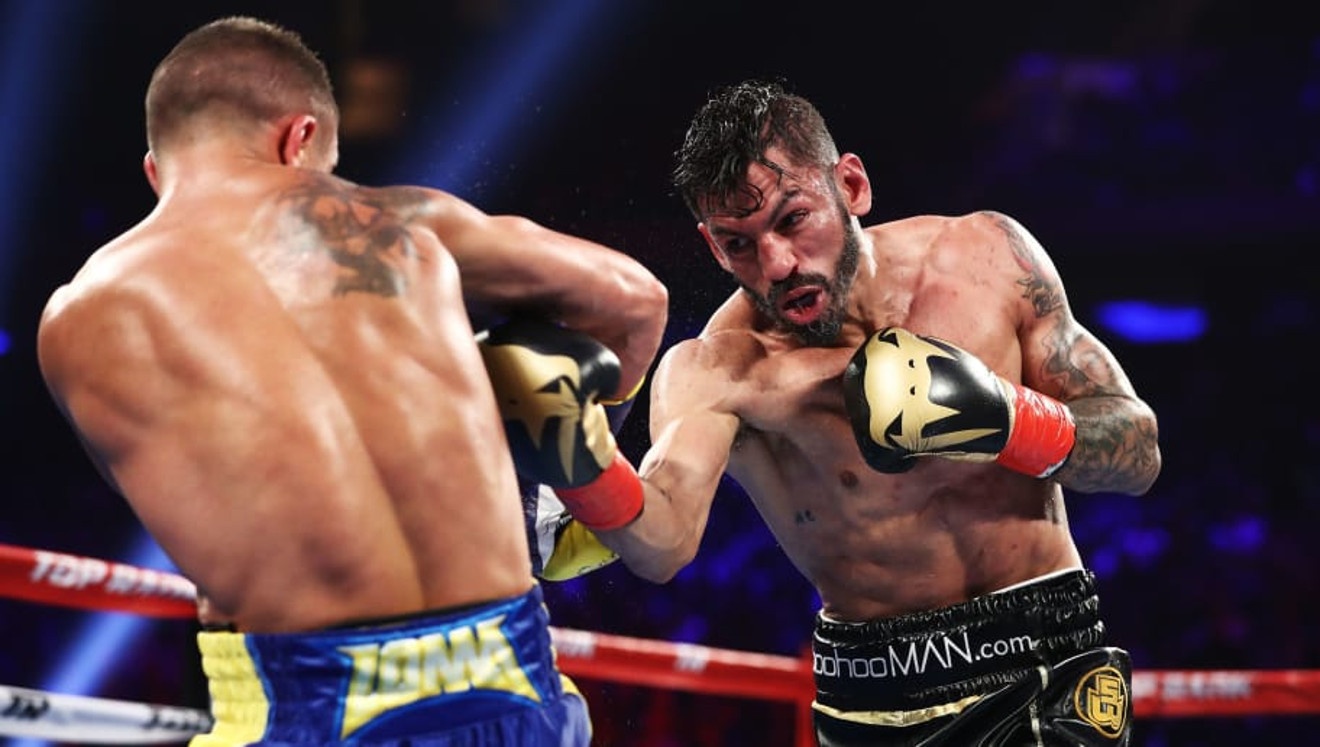 Jorge Linares in a fight against Vasyl Lomachenko
