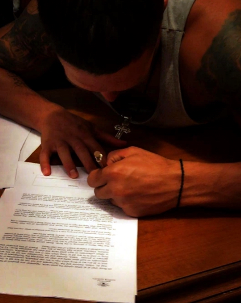 Alexander Usyk sings the contract for World Boxing Super Series
