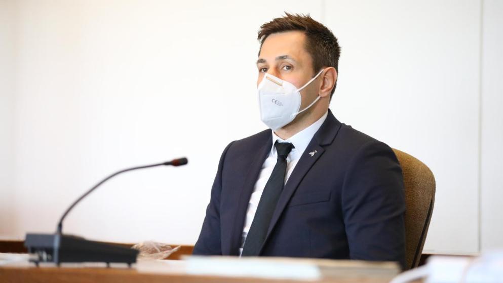 Феликс Штурм в защитной маске в зале суда в день вынесения приговора