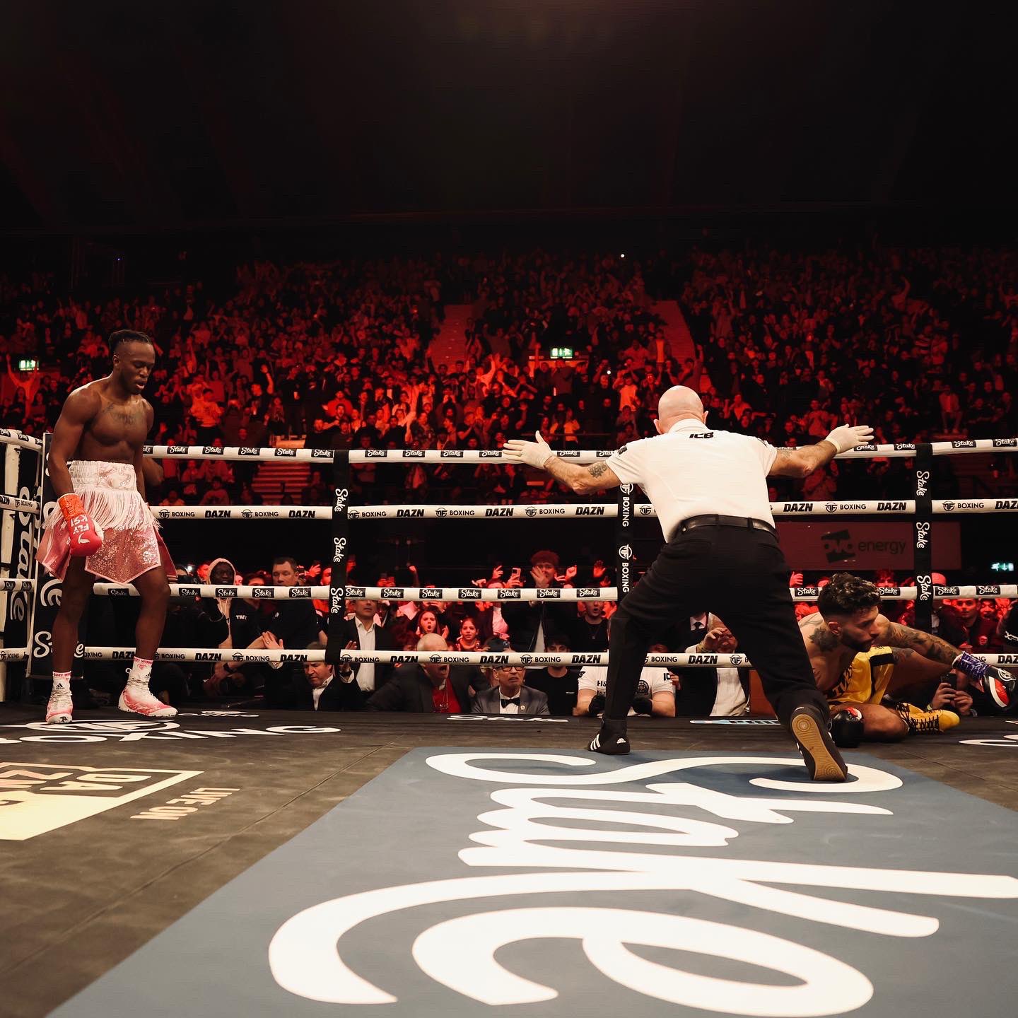 300 thousand sold broadcasts for the Misfits Boxing evening