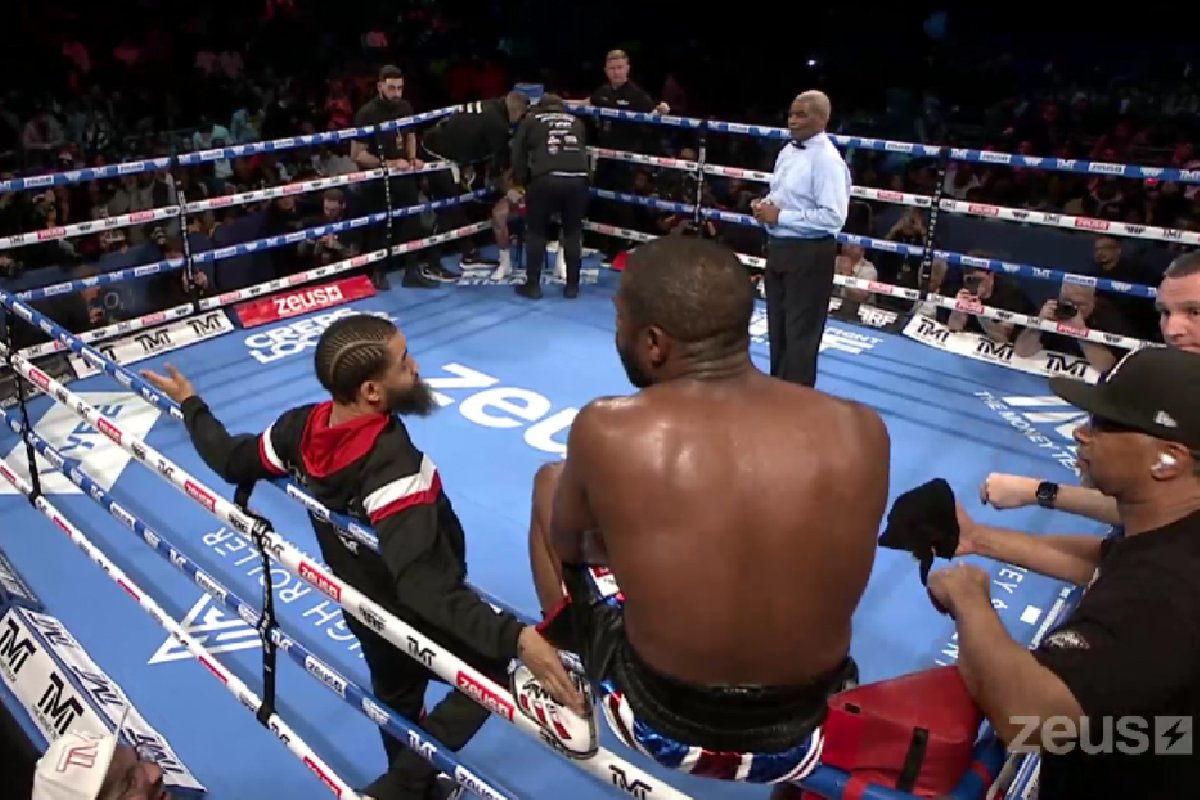Floyd Mayweather on the ropes in his corner during the break between rounds