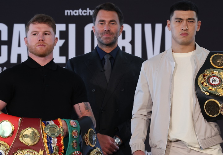 Saúl Álvarez, Eddie Hearn y Dmitry Bivol