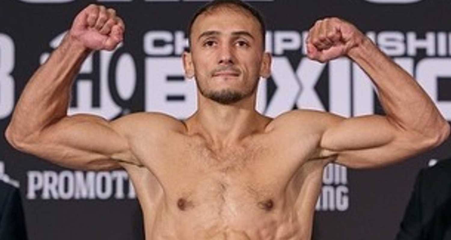 What time is Alberto Mora vs Viktor Slavinskyi tonight? Ringwalks, schedule, streaming links