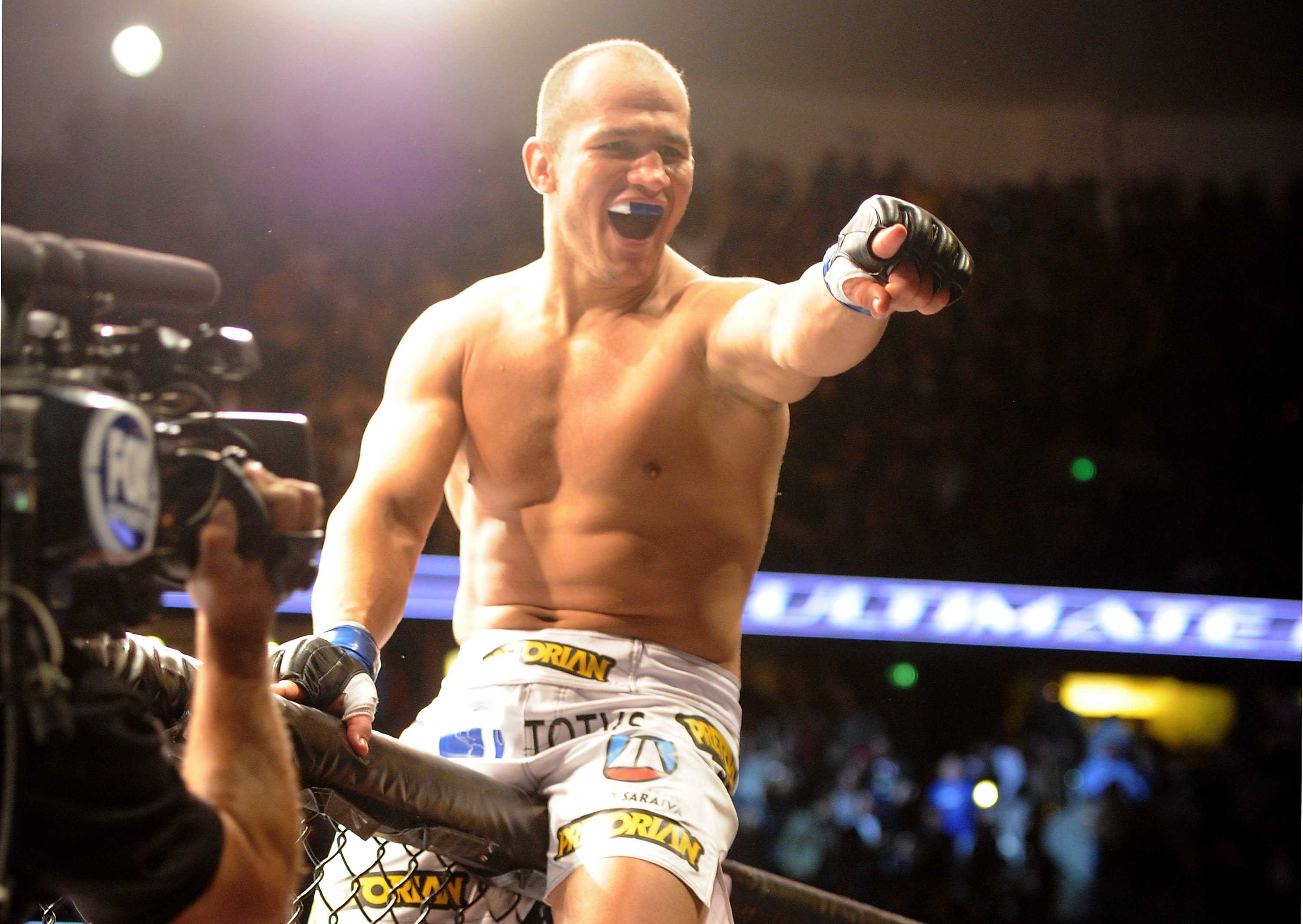 Junior Dos Santos. Getty Images