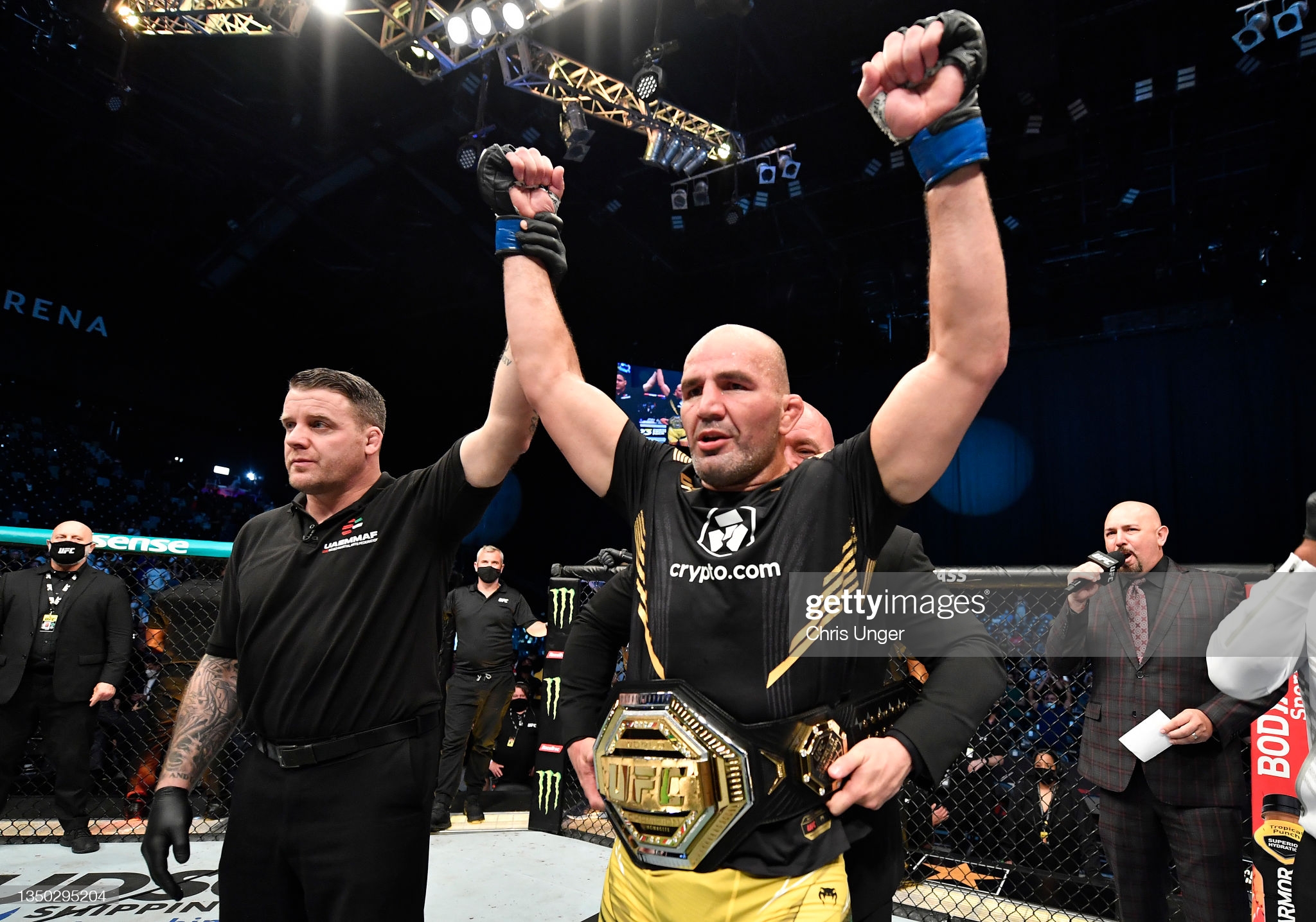 Гловер Тейшейра – новый чемпион UFC в полутяжелом весе