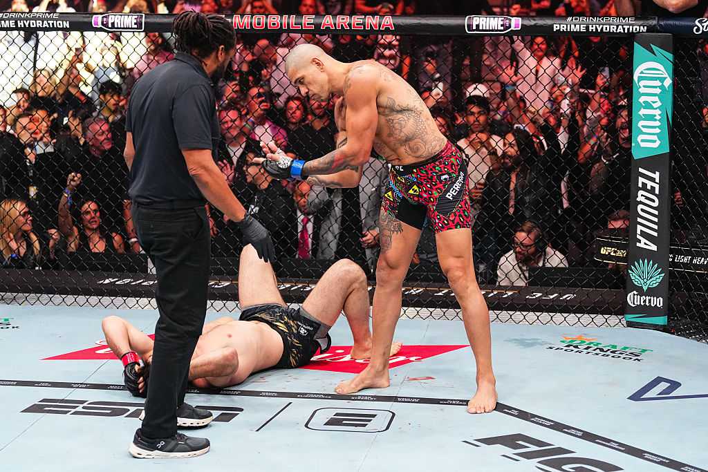 Перейра нокаутував Анкалаєва в реванші та інші результати UFC 320